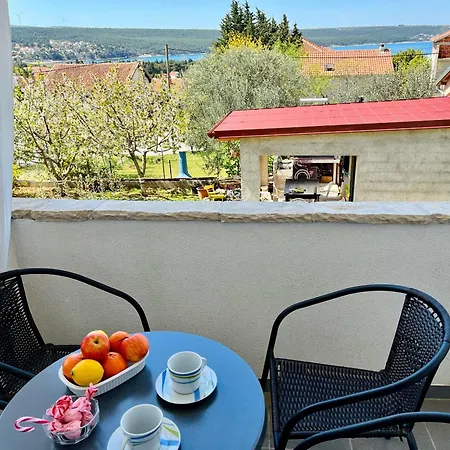 Stela * Gornji Karin