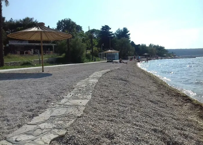 Stela شقة غورني كارين