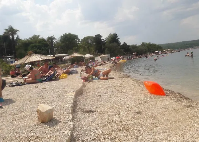 Stela شقة غورني كارين