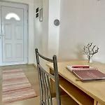 Stela Gornji Karin